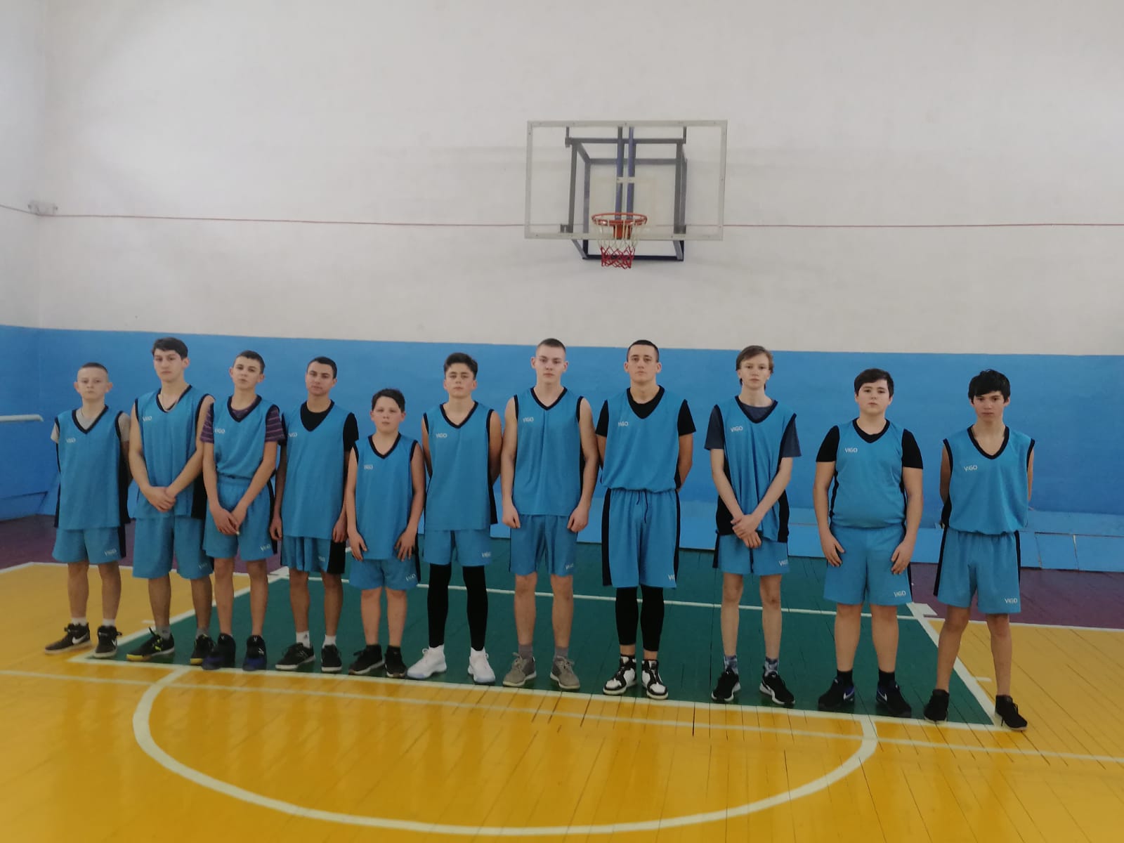Районные соревнования по баскетболу среди школьников.