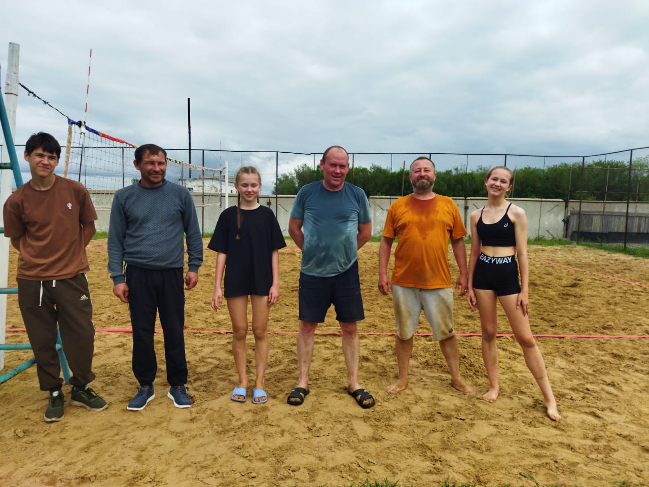 турнир по пляжному волейболу среди семейных команд ко дню России состоялся.